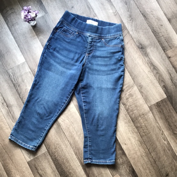 Ricki’s XS Dark Wash Denim Capris - Picture 2 of 4